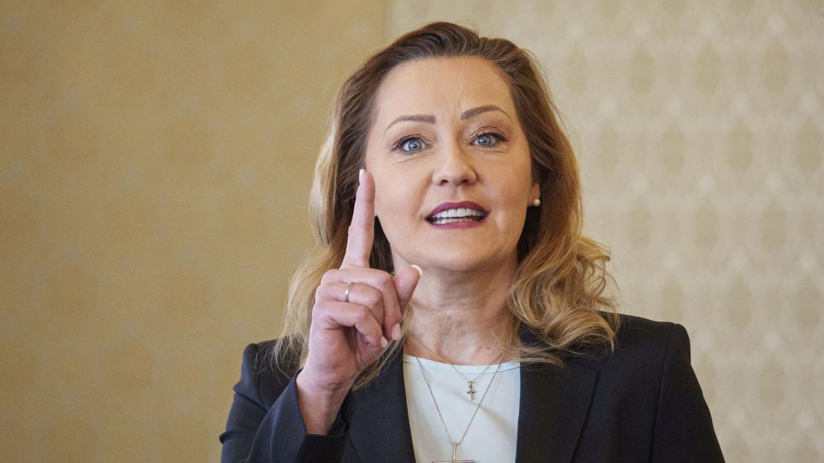 Elena Lasconi mesaj pentru criticii sai din USR De ce sa mi fac eu alt partid Sa plece ei sa si faca altul cu Nicusor