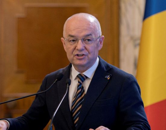 Emil Boc il critica pe Nicusor Dan Oamenii din Bucuresti se plangeau ca nu aveau apa calda Ce zice despre George Simion