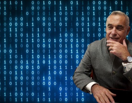 Experimentul Calin Georgescu Italiaenii au simulat cresterea unui candidat necunoscut exclusiv prin algoritmi pana la 70 la suta in sondaje