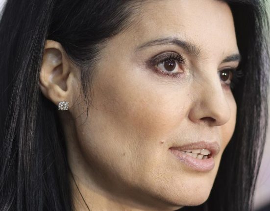 Lavinia Sandru propune ca fiecare roman abuzat de o institutie publica sa primeasca minimum 10000 euro