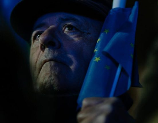 Manipularea online si polarizarea politica BBC analizeaza criza electorala din Romania