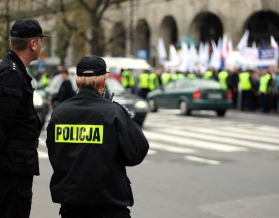 Mii de polonezi au participat la un mars nationalist la Varsovia Nu acceptam abandonarea suveranitatii noastre