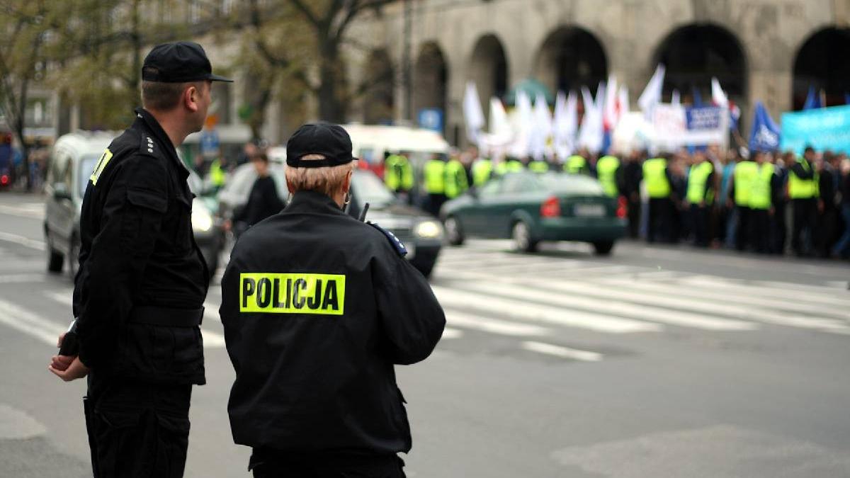 Mii de polonezi au participat la un mars nationalist la Varsovia Nu acceptam abandonarea suveranitatii noastre