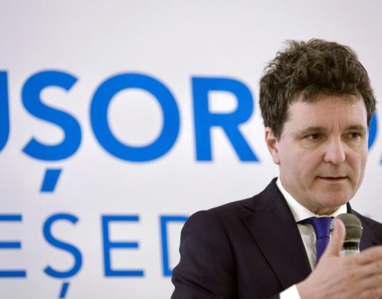 Nicusor Dan propune retragerea Elenei Lasconi si a lui Crin Antonescu din cursa prezidentiala Replica PSD E o strategie stravezie