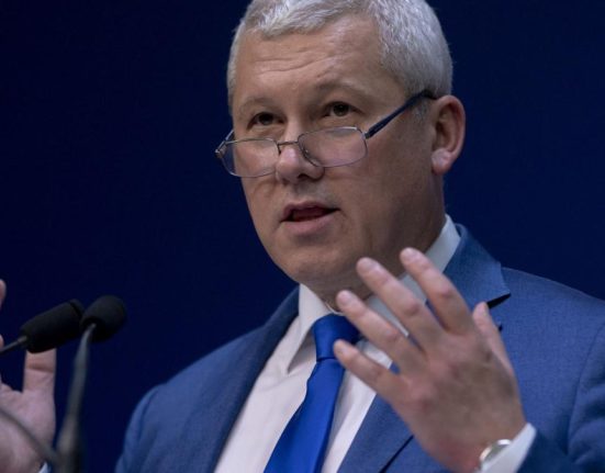 Predoiu despre atacuri hibride Postari online submineaza increderea in institutii