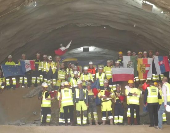 Primul tunel rutier forat din Romania a fost finalizat Cand va fi deschis Tunelul Momaia pe A1