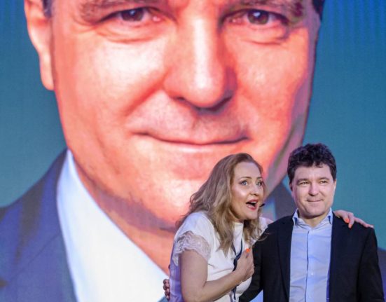 Scantei intre Lasconi si Dan pe tema puciului din USR Nicusor viclean copil de casa