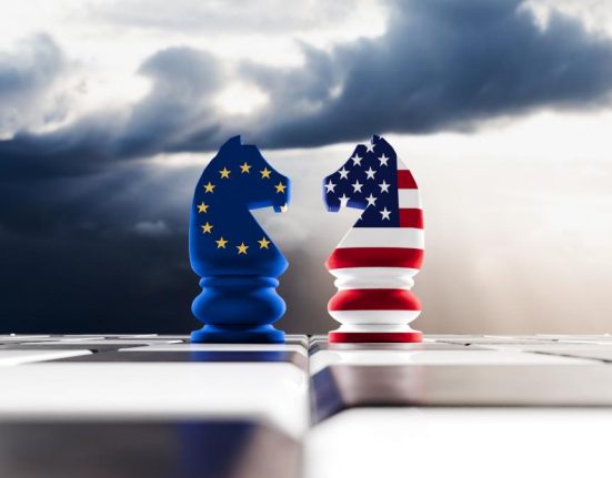 Sondaj 62 la suta dintre romani ar alege UE nu SUA