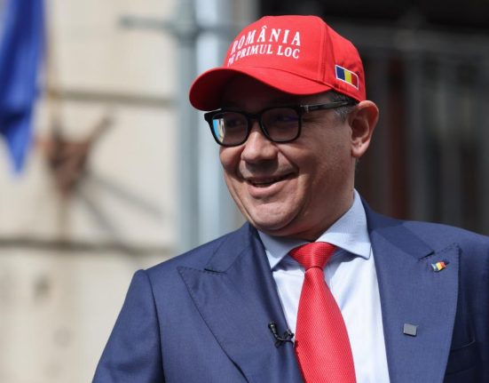 Sondaj 82 la suta dintre romani cred ca Victor Ponta a gresit in 2014