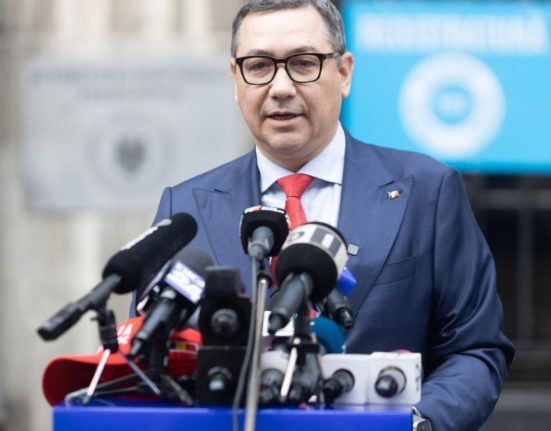 Victor Ponta a cumparat o Tesla cu bani publici apoi a recunoscut greseala