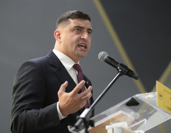 Ambasada Romaniei in SUA il critica pe Simion
