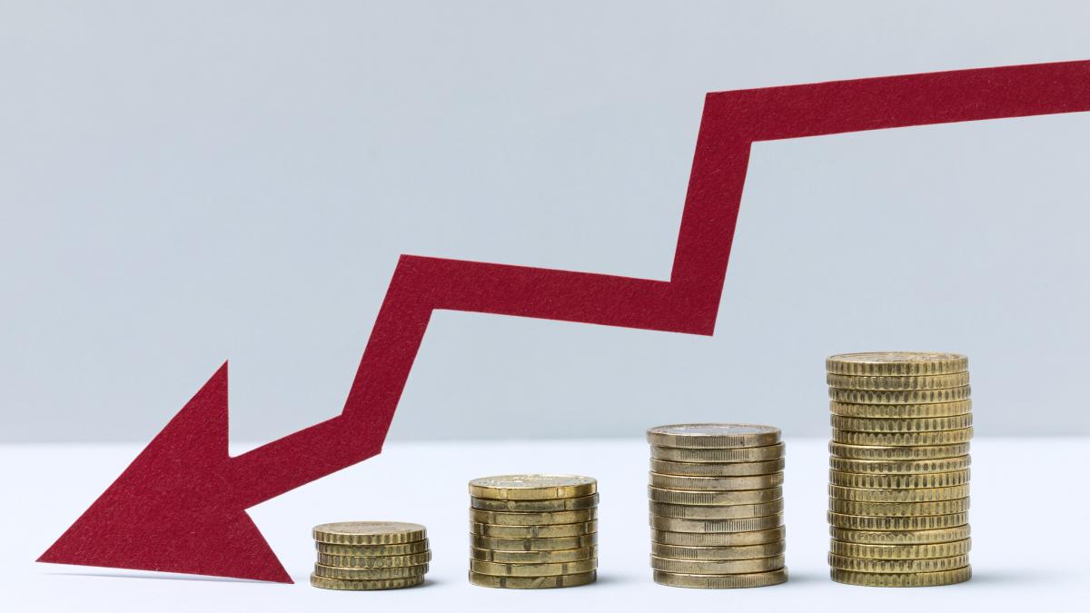 Bloomberg Leul romanesc sa prabusit Dupa socul Simion Romania pierde fonduri