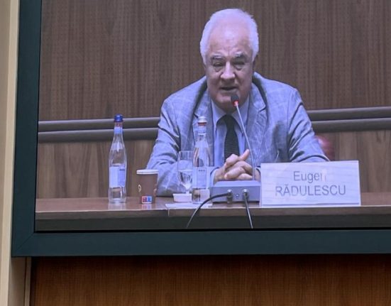 Consilier BNR Mergeti la vot Daca nu schimbam directia vaporului numit Romania Titanic scrie pe noi