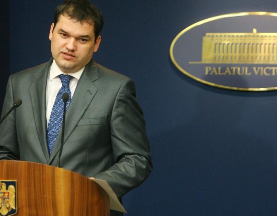 Cseke Atilla desfiinteaza planul lui Simion privind concedierile