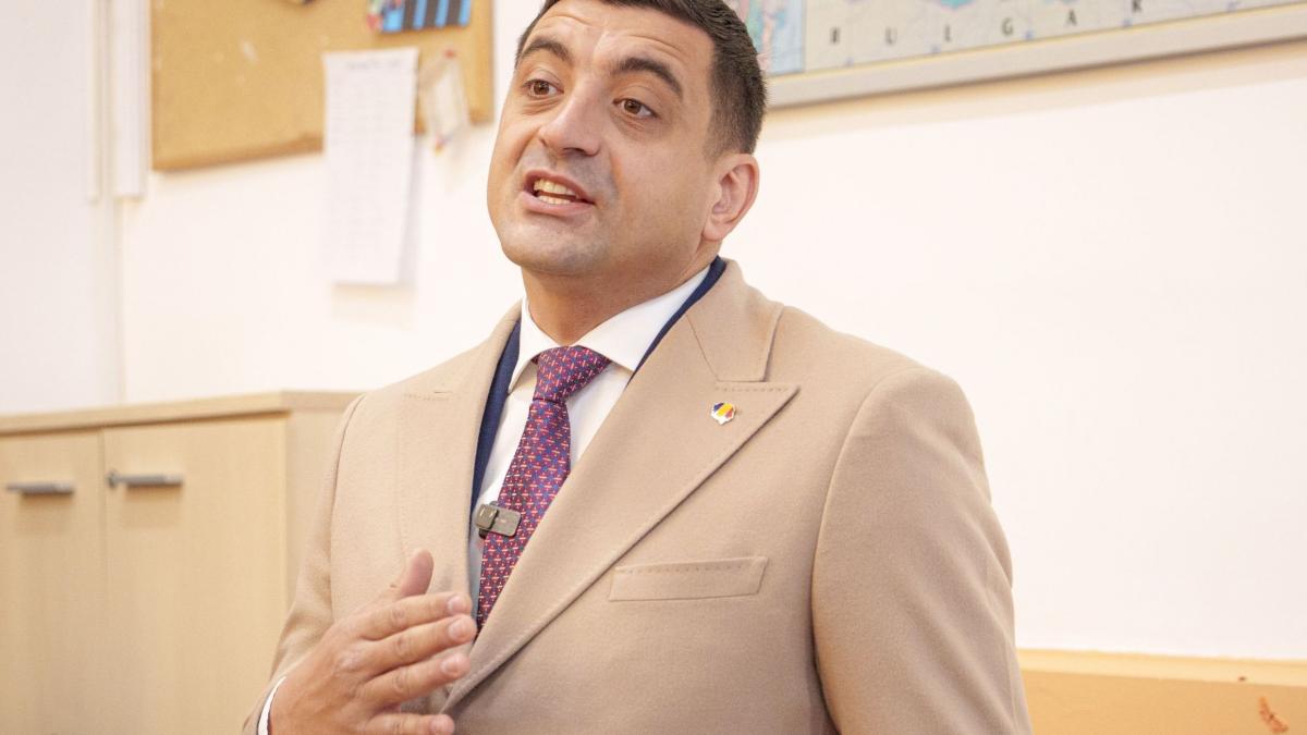 Fanii lui George Simion filmeaza votul si transmit ilegal pe TikTok