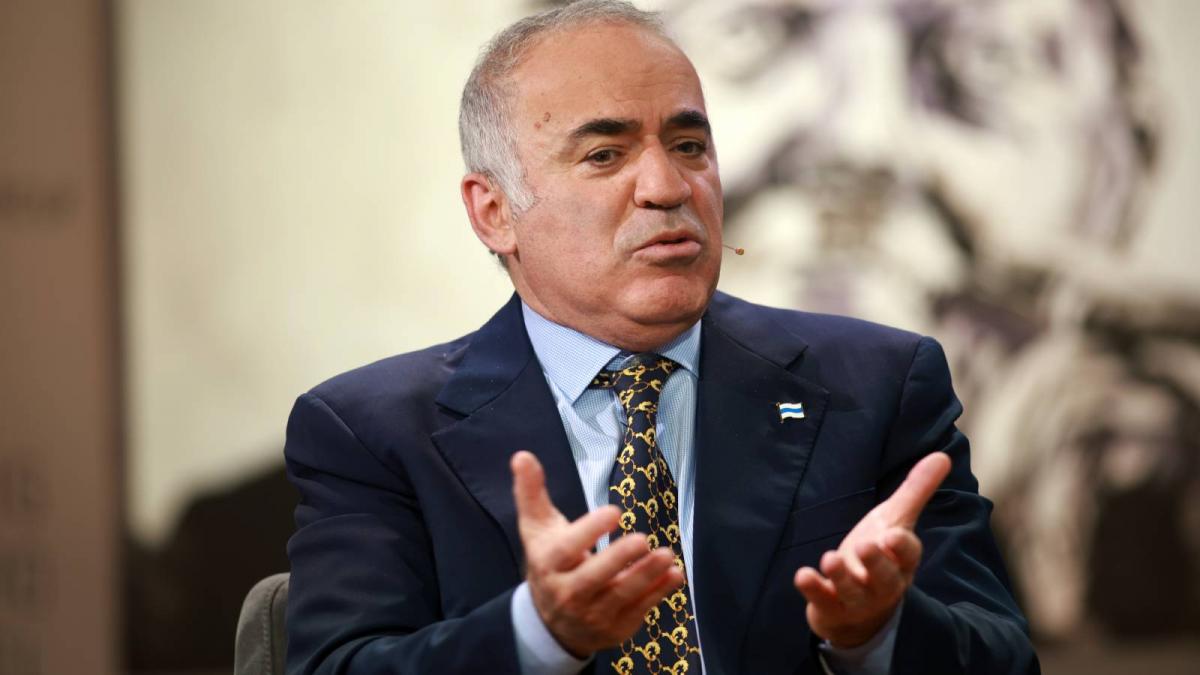 Garry Kasparov face apel la vot decizia e a ta