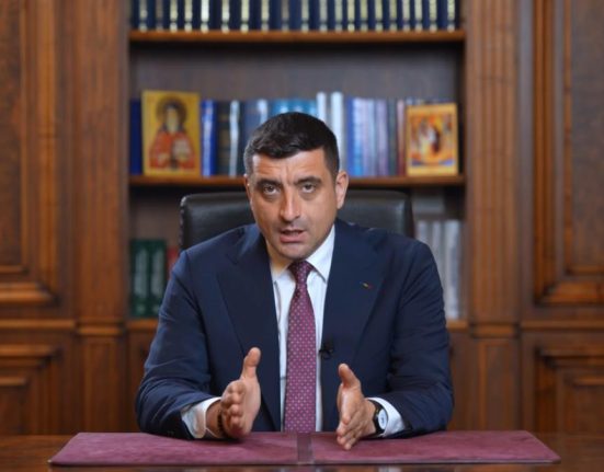 George Simion si biroul copiat de la Calin Georgescu