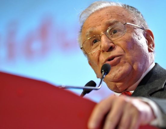 Ion Iliescu a transmis un mesaj angajatilor SPP Oameni dedicati integri echilibrati si discreti