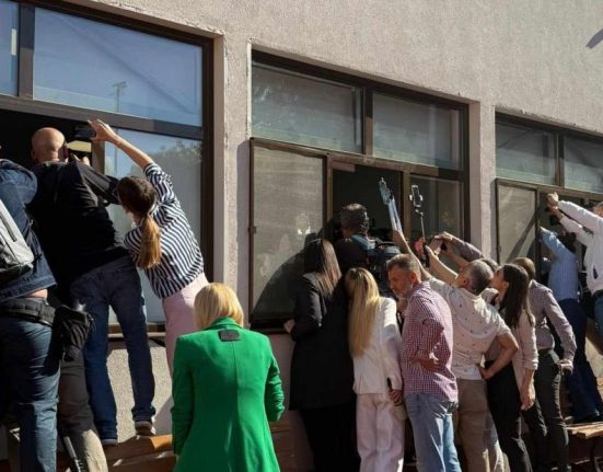 Jurnalisti straini pe ferestre la votul lui Antonescu