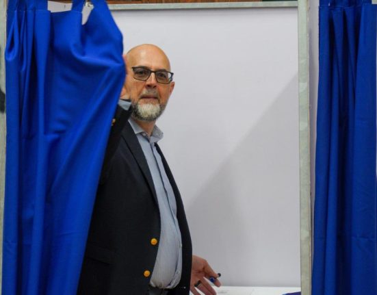 Kelemen Hunor Nicusor Dan poate castiga dar strans