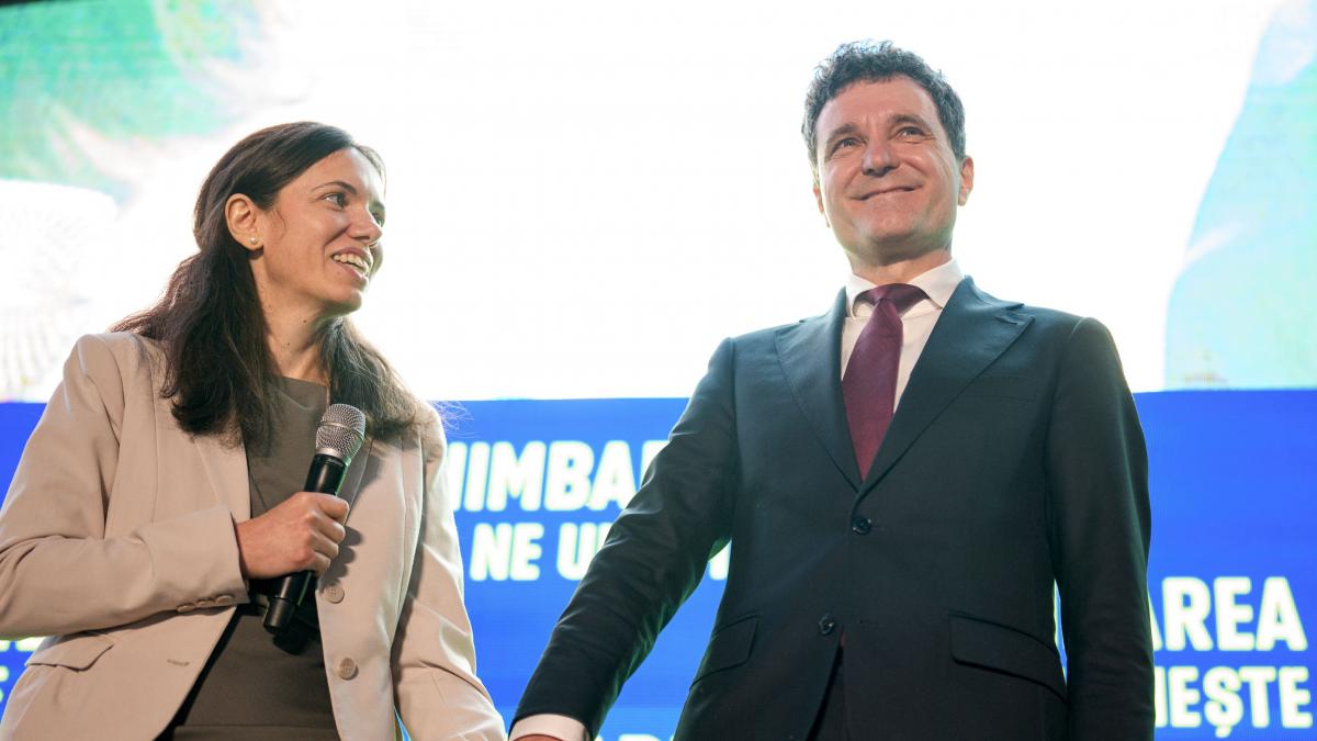Nicusr Dan a anuntat ca se insoara dar va face nunta in familie