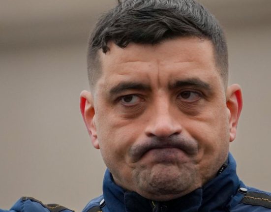 Politolog A jigni contracandidatul asfel este penibil