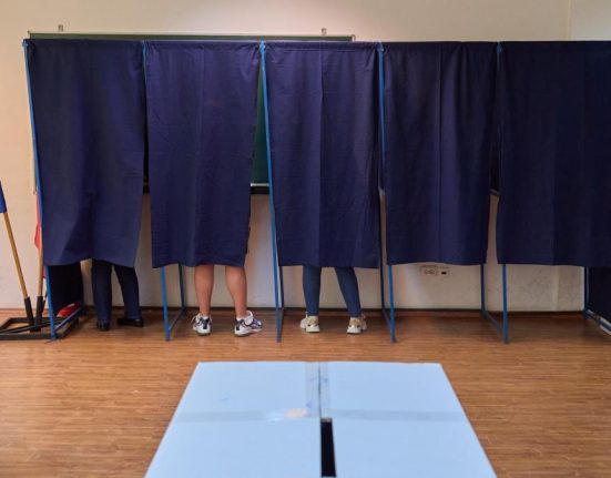 Presedinta unei sectii de votare din Prahova dusa la spital