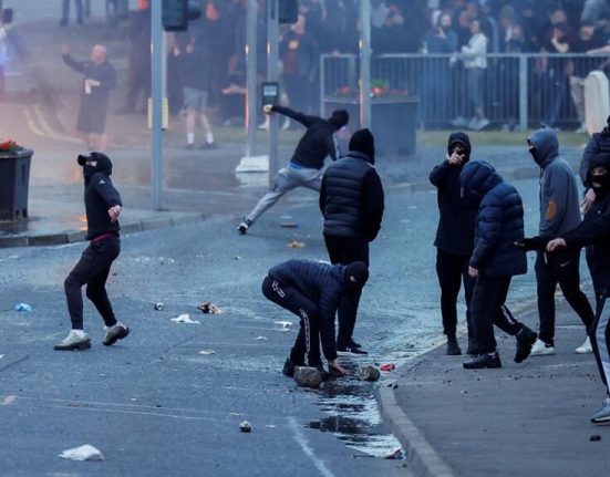 A doua noapte de violente in Irlanda de Nord