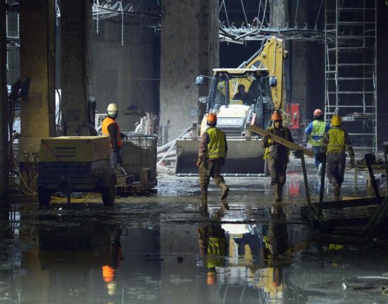 Bolojan propune penalizari de 1 pe zi in contracte
