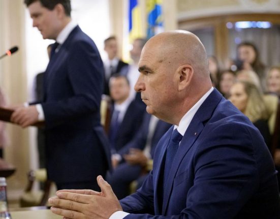 Culisele negocierilor pentru Guvernul Bolojan Liderii USR pleaca suparati revin cu ministere