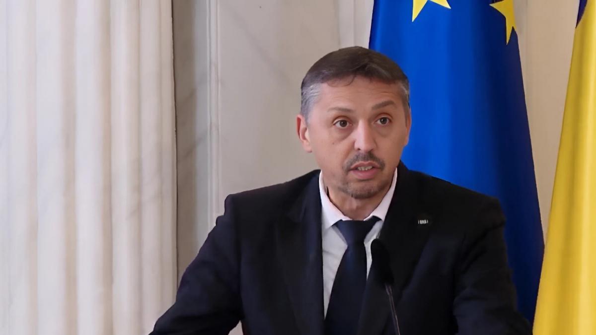 Daniel David renunta la 25 din salariul ministerial