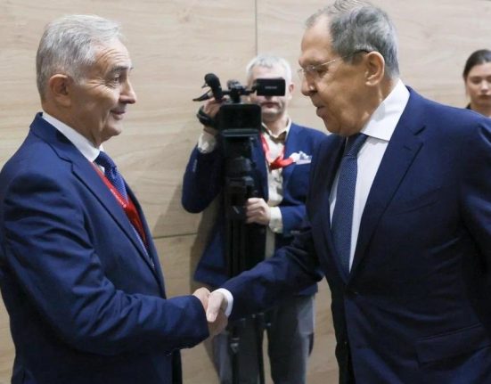 Diplomatul Lazar Comanescu a avut o intalnire controversata cu Lavrov