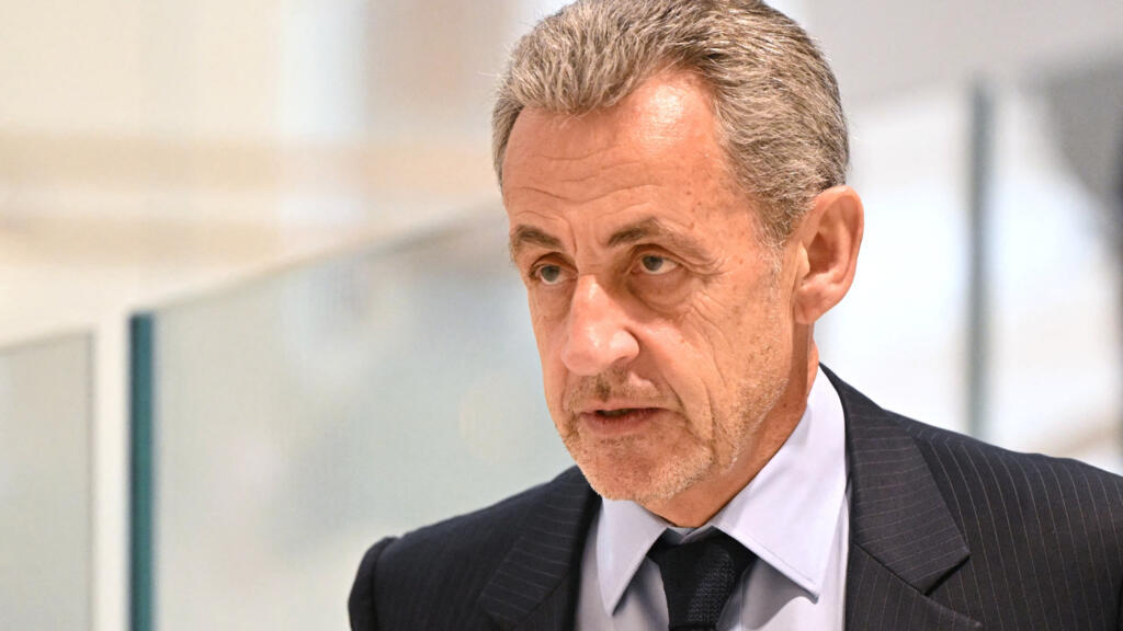 Fostul presedinte Sarkozy exclus din Legionul de Onoare