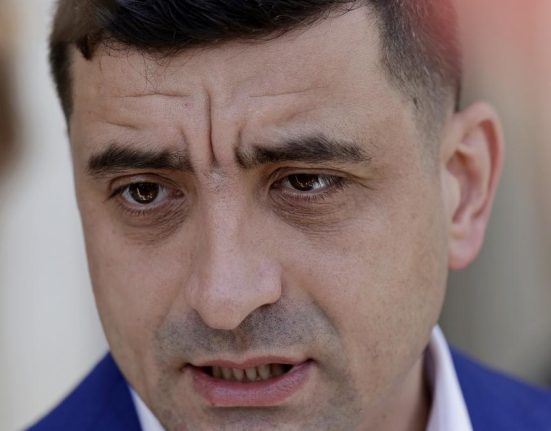 George Simion ii indeamna pe moldoveni sa voteze pro rus