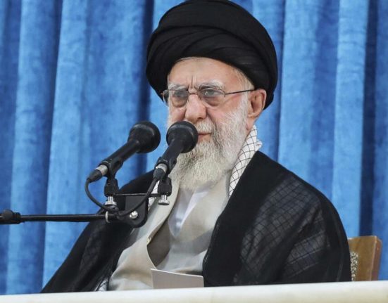 Khamenei se teme de asasinat si sta in buncar