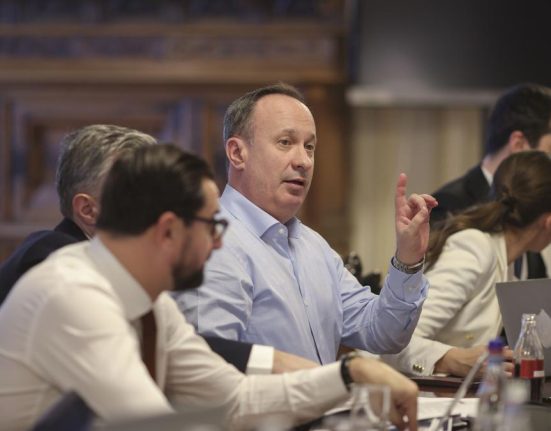 Liderul PSD cere taxea de solidaritate isi schimba masina