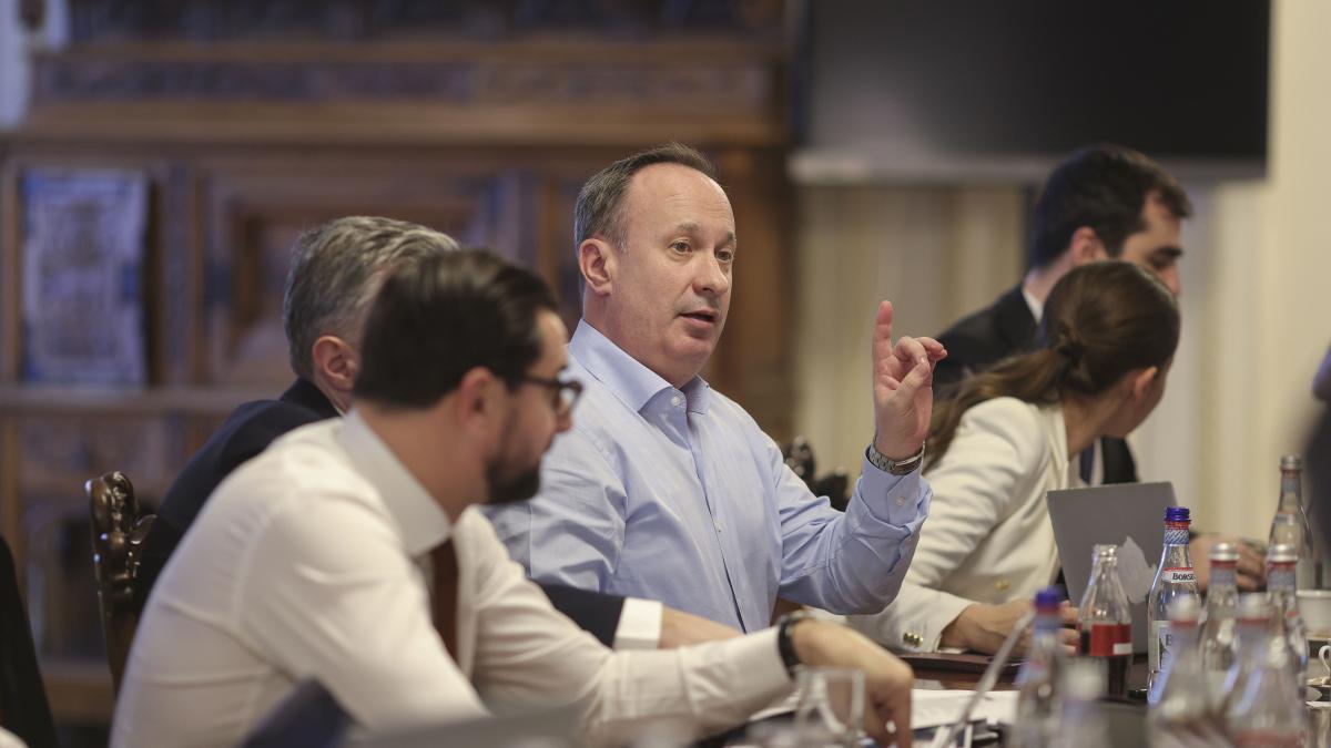 Liderul PSD cere taxea de solidaritate isi schimba masina