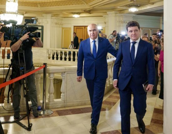 Nicuzor Dan l a numit pe Ilie Bolojan premier