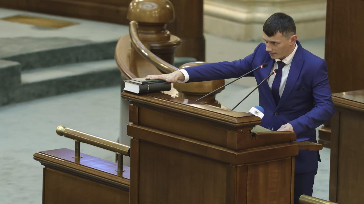 PSD l a transferat pe senatorul cu 10 clase