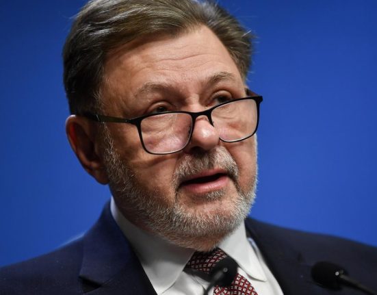 Rafila il critica pe Ghinea dupa negocieri Dansul intelege greu Caciu Iesirile nu ne ajuta