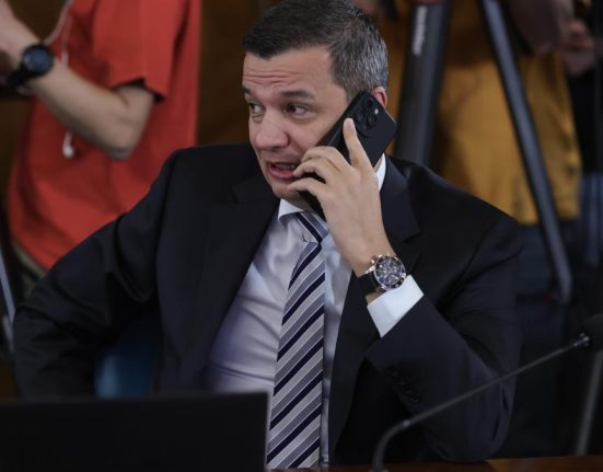 Scandal fara sfarsit in negocierile pentru Guvern
