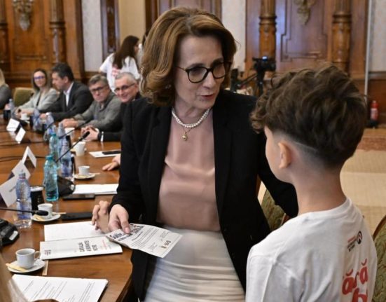 Senatoarea PNL Nicoleta Pauliuc anunta Legea Digitala a Majoratuului