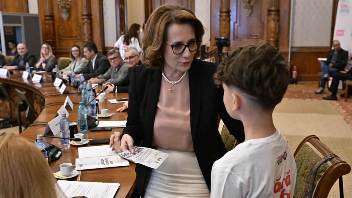 Senatoarea PNL Nicoleta Pauliuc anunta Legea Digitala a Majoratuului