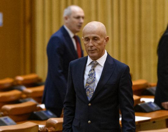 deputatul AUR Mugur Mihescu neaga cunostinta despre bani