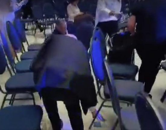 Bolojan strange gunoaiele la Congresul PNL