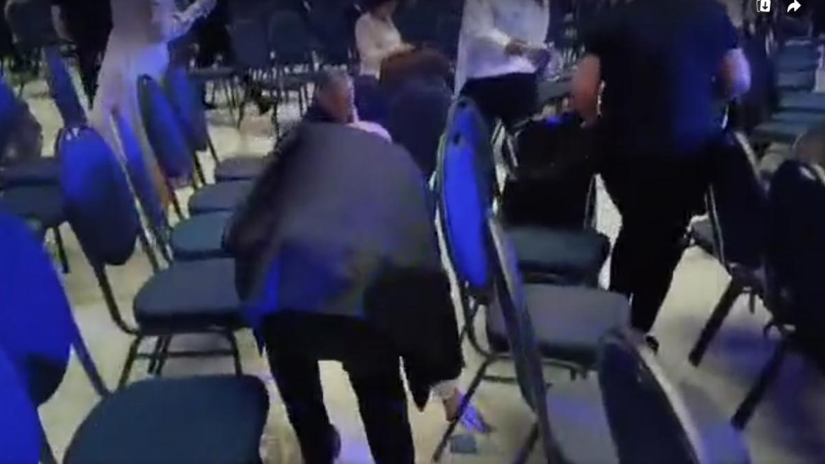Bolojan strange gunoaiele la Congresul PNL