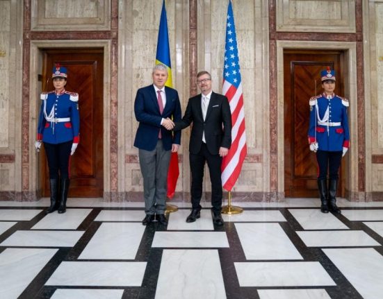 Catalin Predoiu discutie cu insarcinatul SUA la Bucuresti