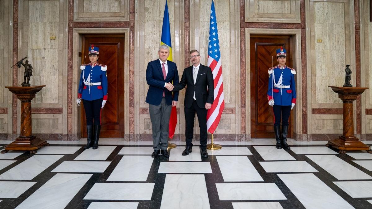 Catalin Predoiu discutie cu insarcinatul SUA la Bucuresti