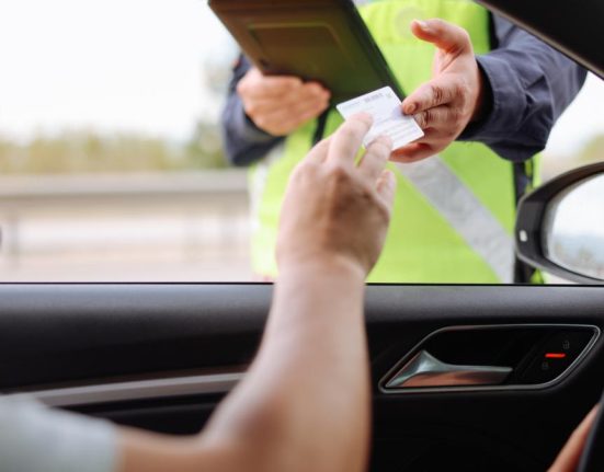 Cei fara amenzi platite in 90 de zile isi pierd permisul