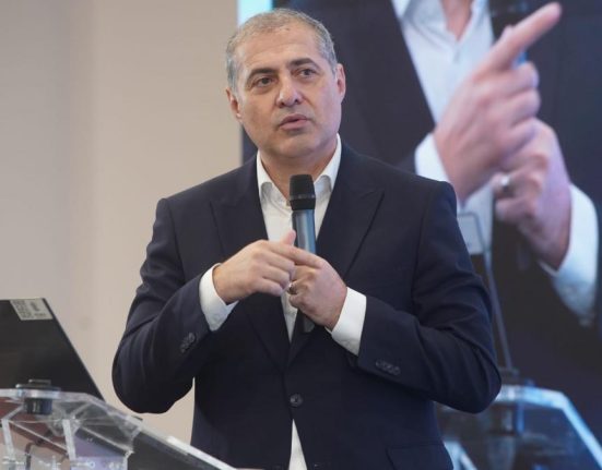 Florin Jianu critica majorarea taxa lor si impozitelor